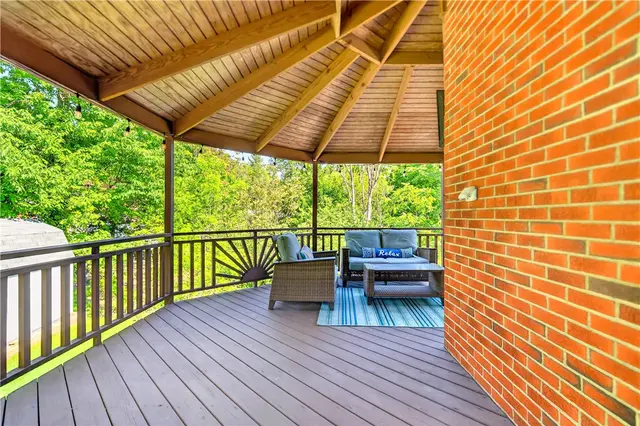 211 Elrose Dr gallery image 6