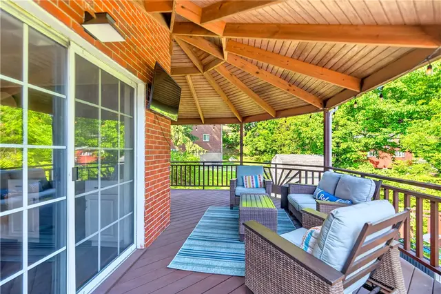 211 Elrose Dr gallery image 17