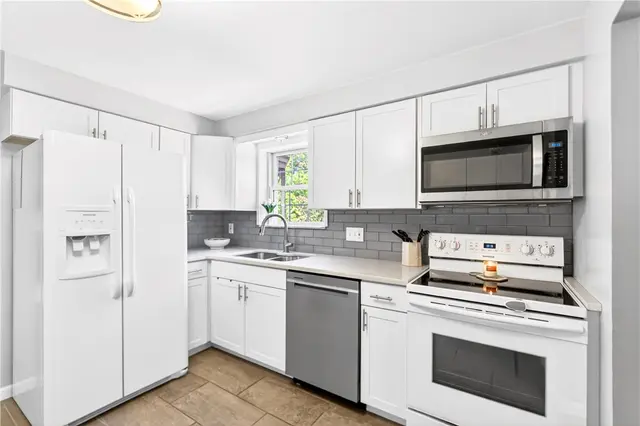 211 Elrose Dr gallery image 22