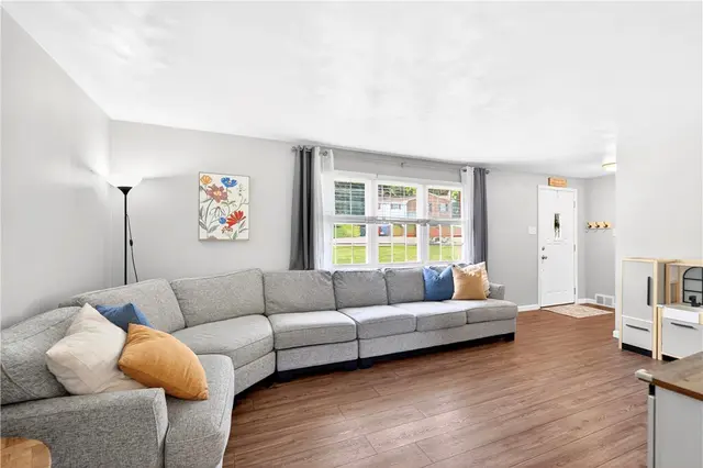 211 Elrose Dr gallery image 23