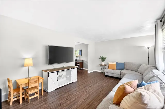 211 Elrose Dr gallery image 34