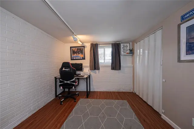 211 Parkwood Dr gallery image 7