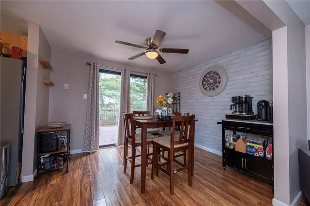211 Parkwood Dr gallery image 12