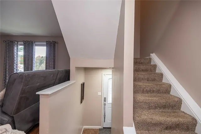 211 Parkwood Dr gallery image 18