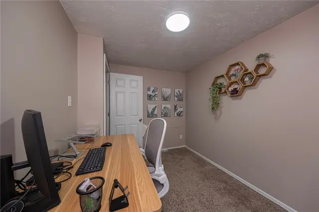211 Parkwood Dr gallery image 22