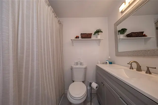 211 Parkwood Dr gallery image 27