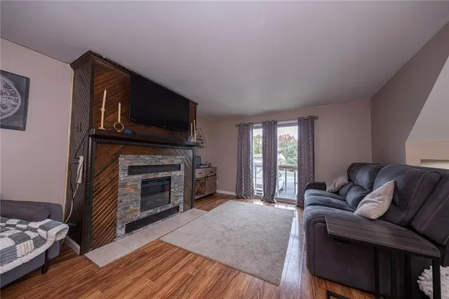 211 Parkwood Dr gallery image 29