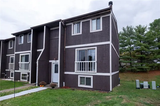 211 Parkwood Dr