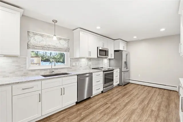 211 Pinecrest Dr gallery image 6