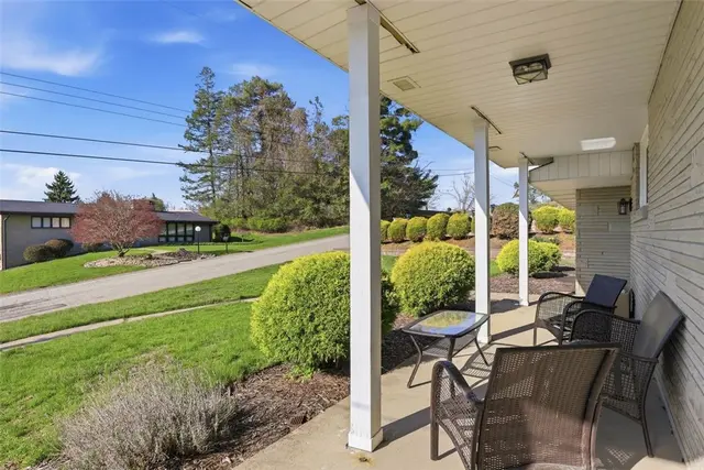 211 Pinecrest Dr gallery image 27