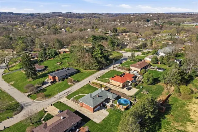 211 Pinecrest Dr gallery image 30