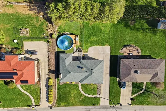 211 Pinecrest Dr gallery image 32