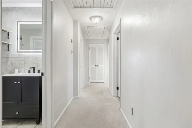 211 Pinecrest Dr gallery image 35