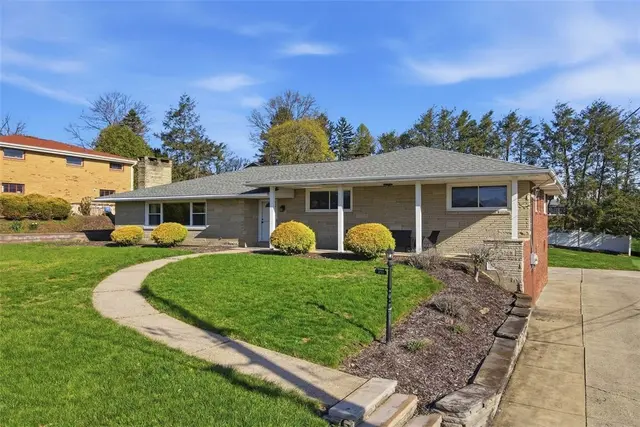211 Pinecrest Dr