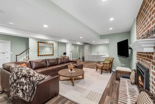 2111 Grandeur Drive gallery image 21