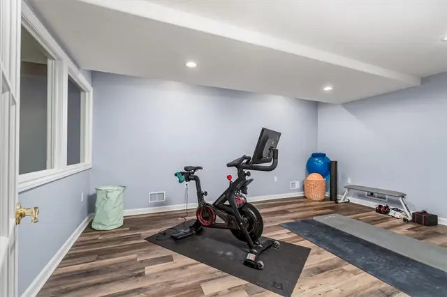 2111 Grandeur Drive gallery image 23