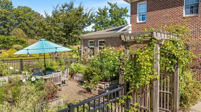 2111 Grandeur Drive gallery image 26
