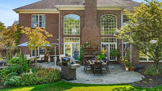 2111 Grandeur Drive gallery image 35