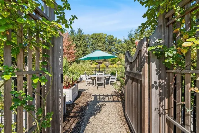 2111 Grandeur Drive gallery image 44