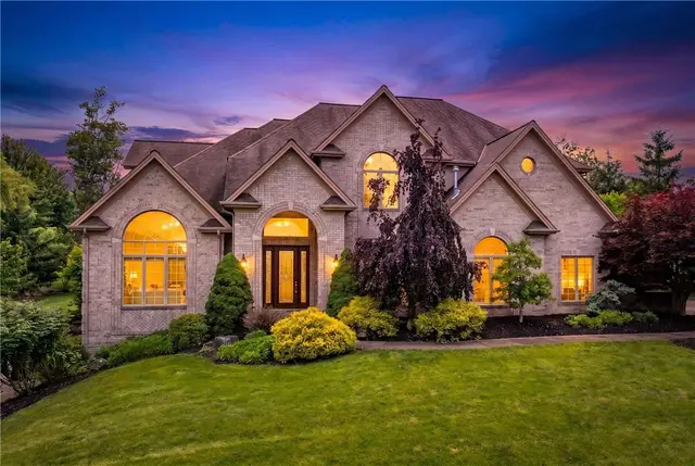 2114 N Villa Ct gallery image 2