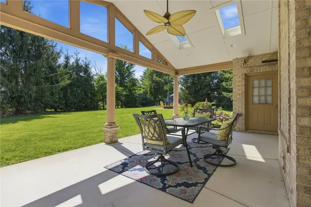 2114 N Villa Ct gallery image 3