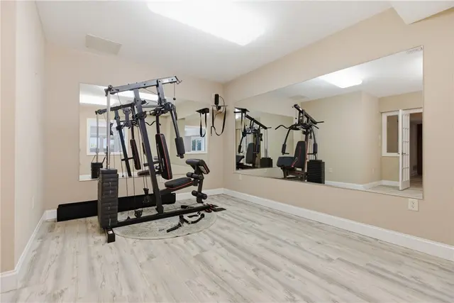 2114 N Villa Ct gallery image 4