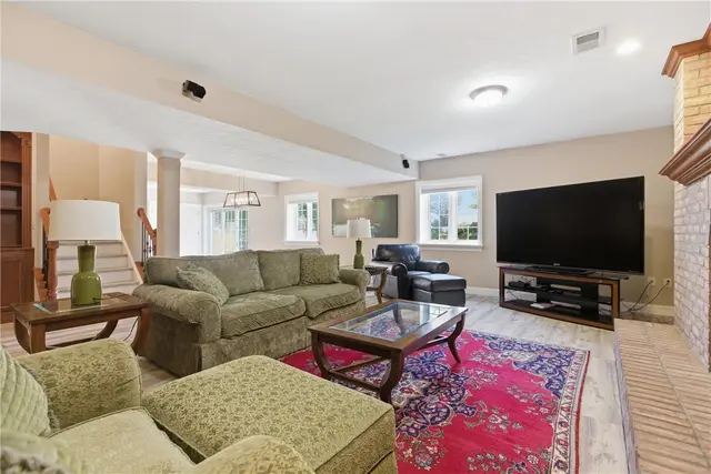 2114 N Villa Ct gallery image 8