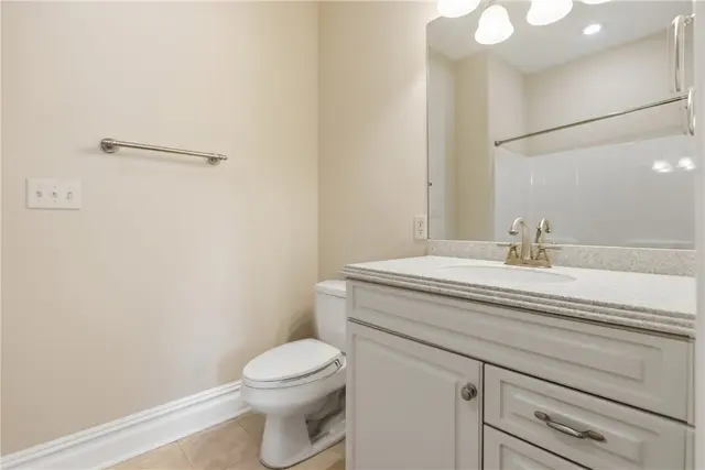 2114 N Villa Ct gallery image 10