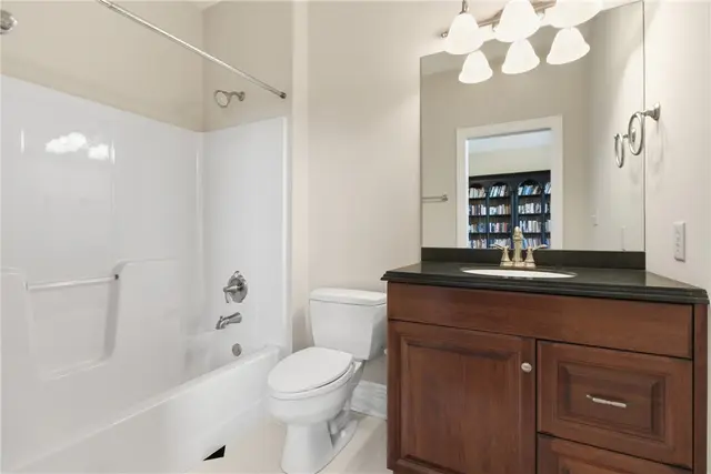 2114 N Villa Ct gallery image 15