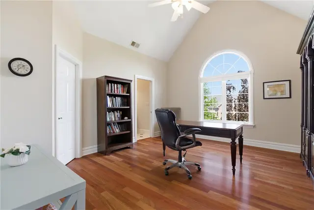 2114 N Villa Ct gallery image 16