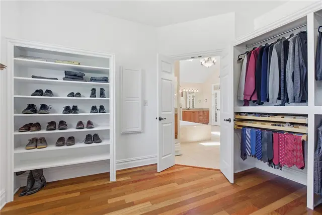 2114 N Villa Ct gallery image 17