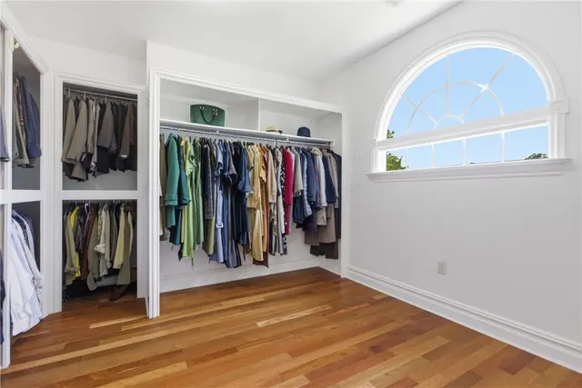 2114 N Villa Ct gallery image 18