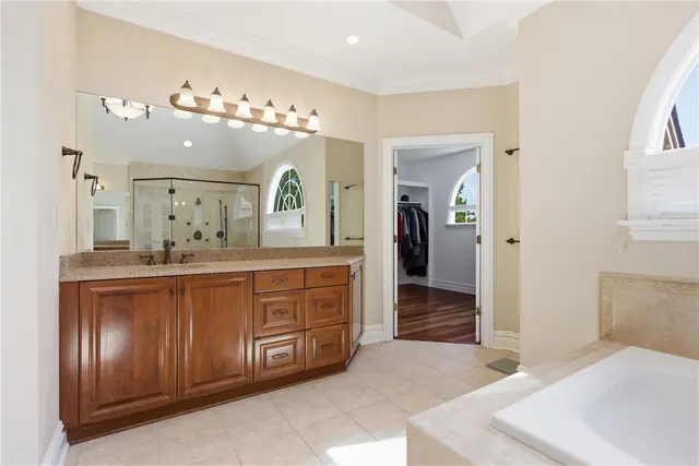 2114 N Villa Ct gallery image 19