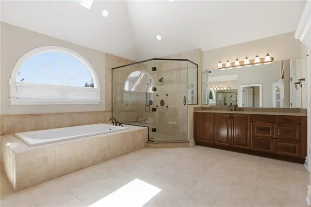 2114 N Villa Ct gallery image 20