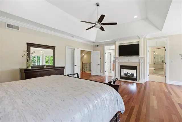 2114 N Villa Ct gallery image 23