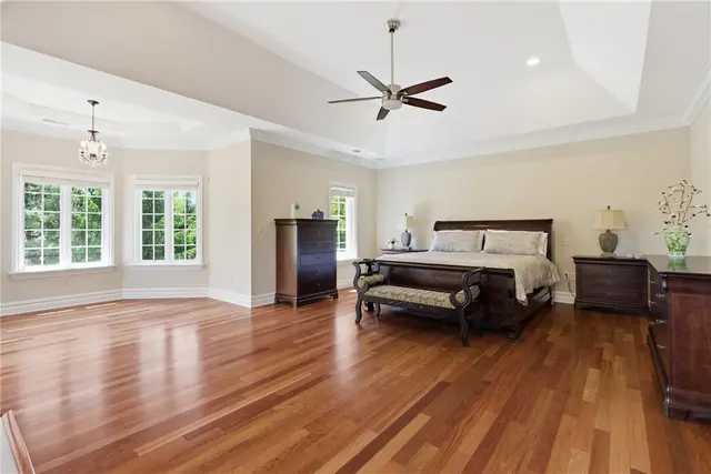 2114 N Villa Ct gallery image 24