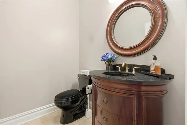 2114 N Villa Ct gallery image 26