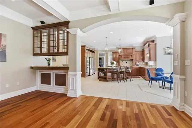 2114 N Villa Ct gallery image 30