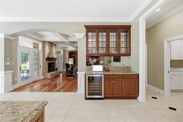 2114 N Villa Ct gallery image 31