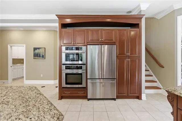 2114 N Villa Ct gallery image 33