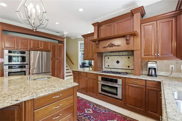 2114 N Villa Ct gallery image 34