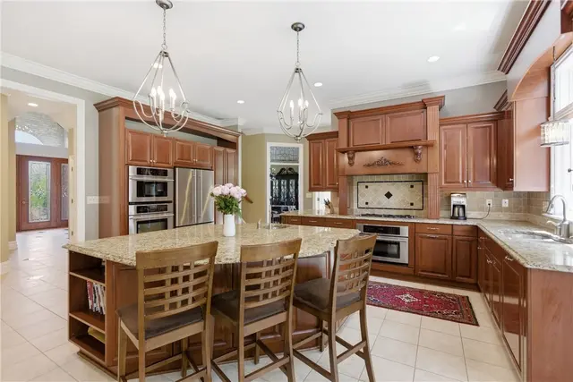 2114 N Villa Ct gallery image 35