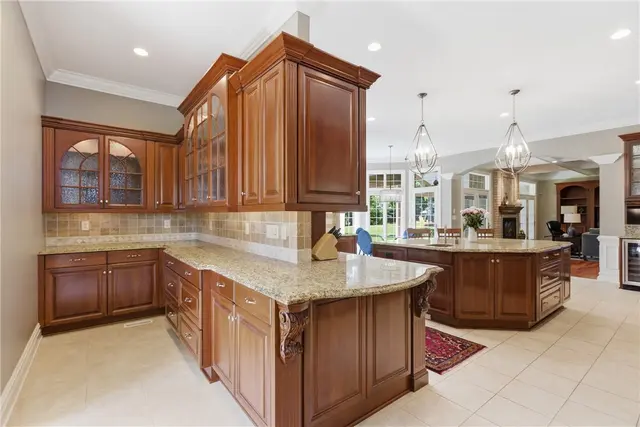 2114 N Villa Ct gallery image 39
