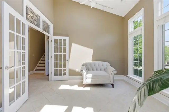 2114 N Villa Ct gallery image 40