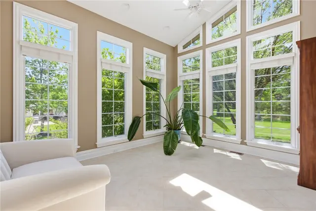 2114 N Villa Ct gallery image 41