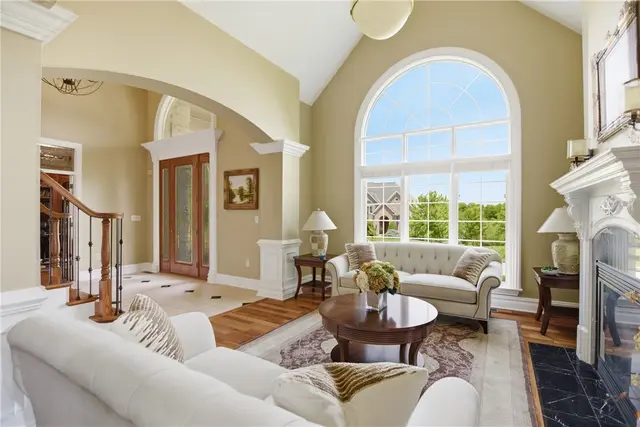 2114 N Villa Ct gallery image 43