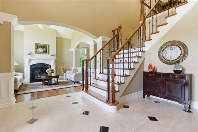 2114 N Villa Ct gallery image 44