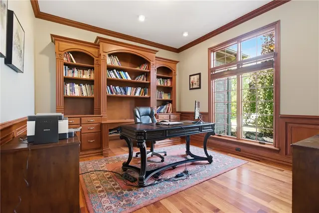 2114 N Villa Ct gallery image 45