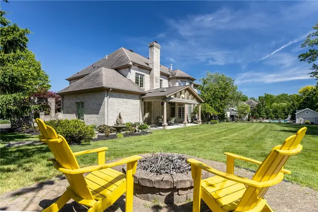 2114 N Villa Ct gallery image 48