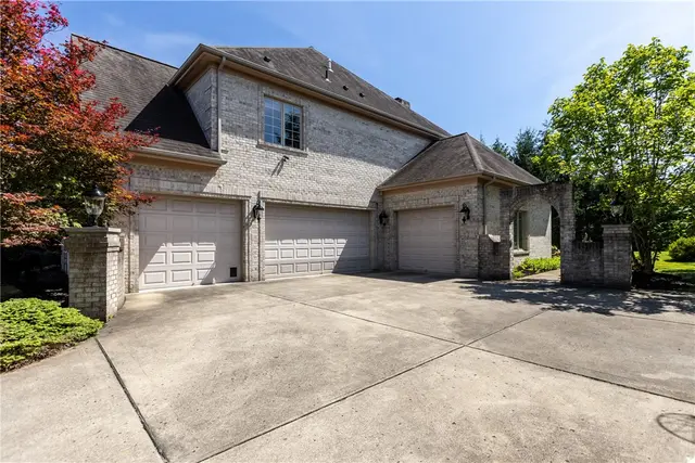 2114 N Villa Ct gallery image 49